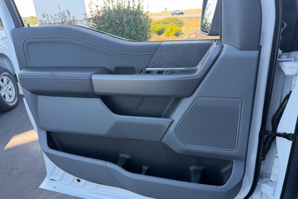 New 2026 Oxford White Ford XLT image 14
