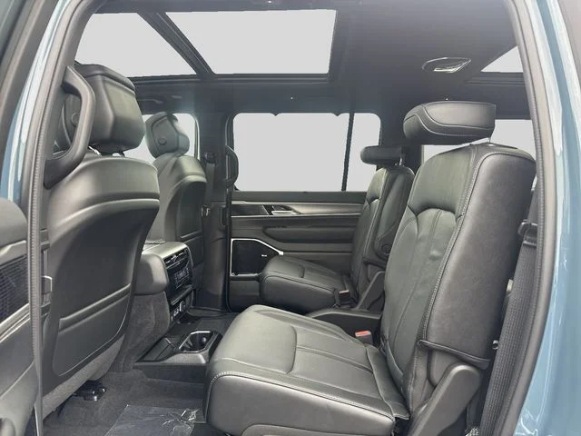 New 2026 Steel Blue Exterior Paint Jeep Limited Reserve image 10