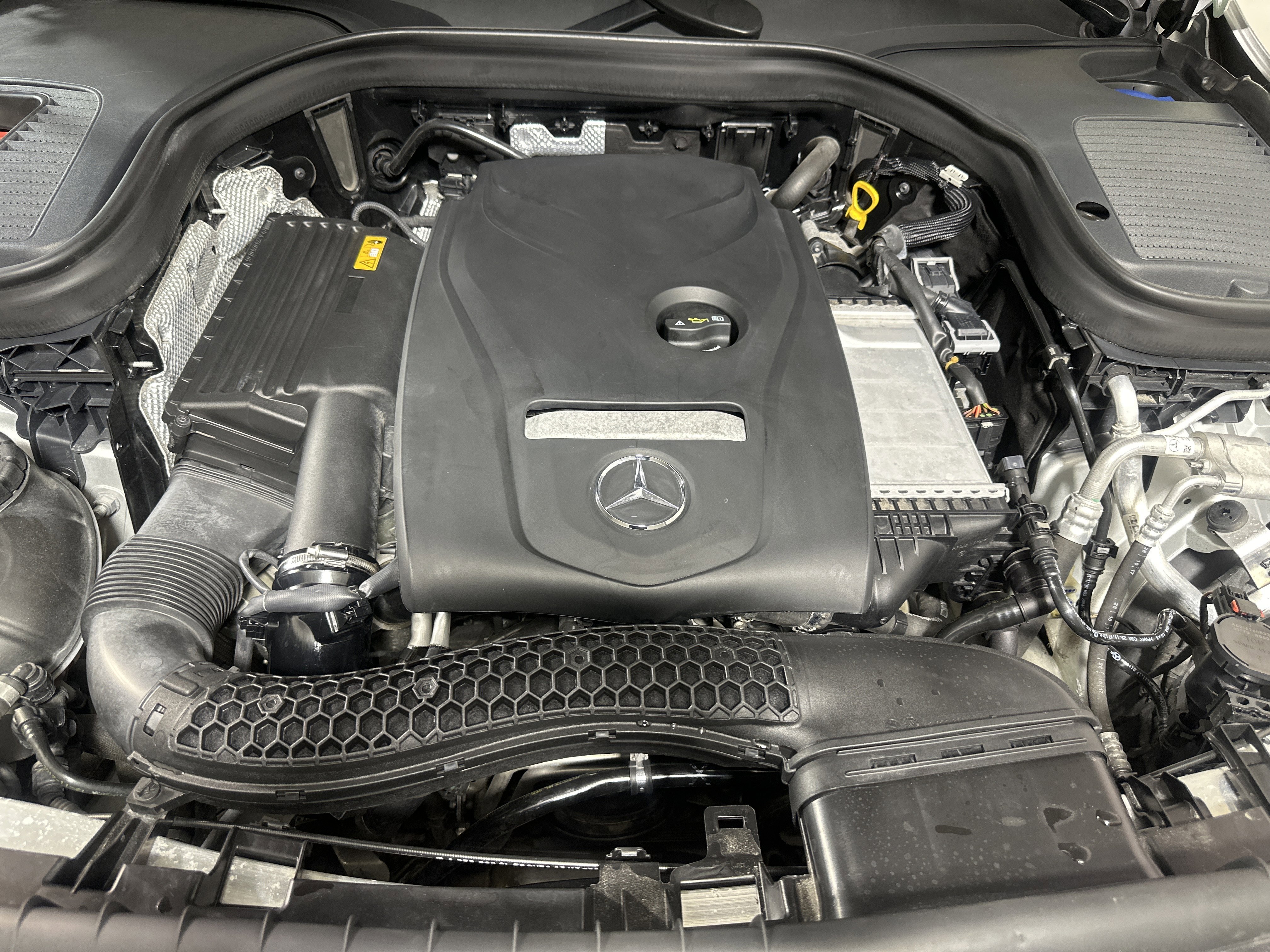 Used 2018 White Mercedes-Benz GLC 300 image 24