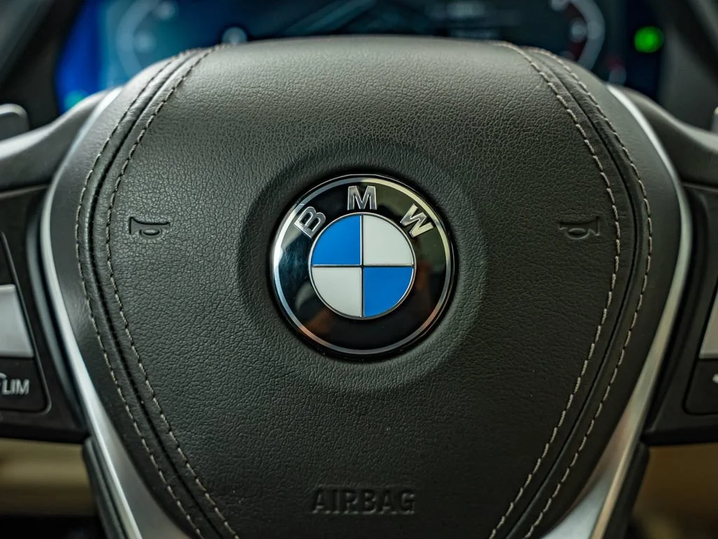 Used 2021 Alpine White BMW xDrive40i image 22