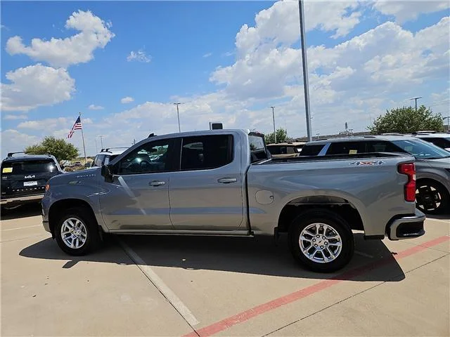 Used 2026 Silver Chevrolet RST 4x4 Crew Cab 5.75 ft. box 147.4 in. WB image 2
