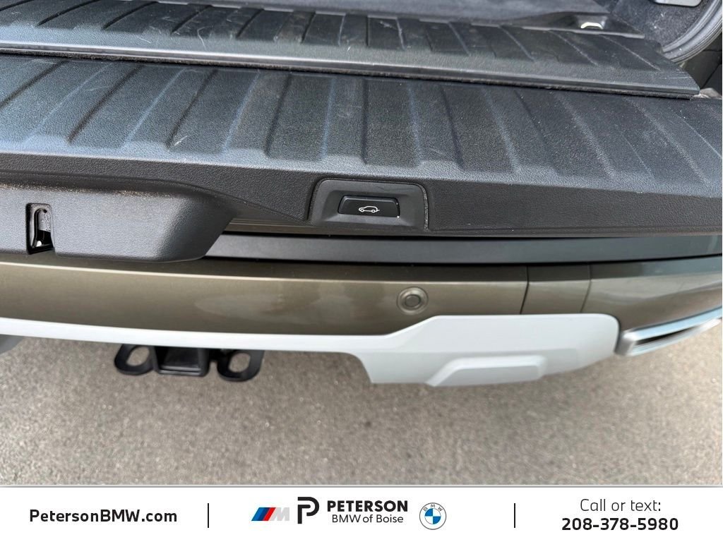 Used 2024 Green BMW xDrive40i image 14