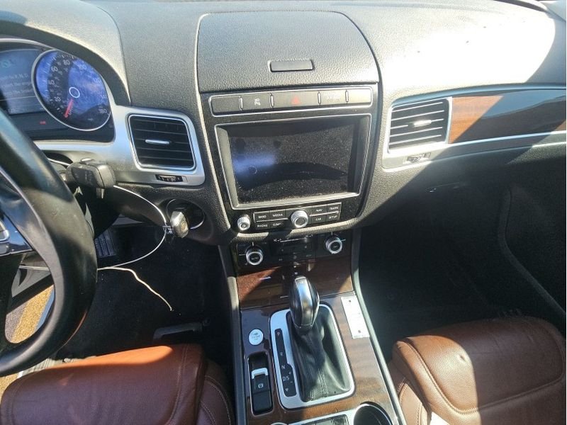 Used 2015 Pure White Volkswagen Lux image 28