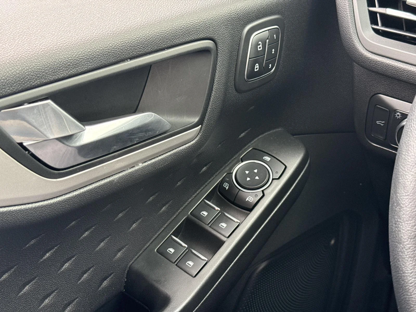 Used 2020 Blue Ford SEL image 18