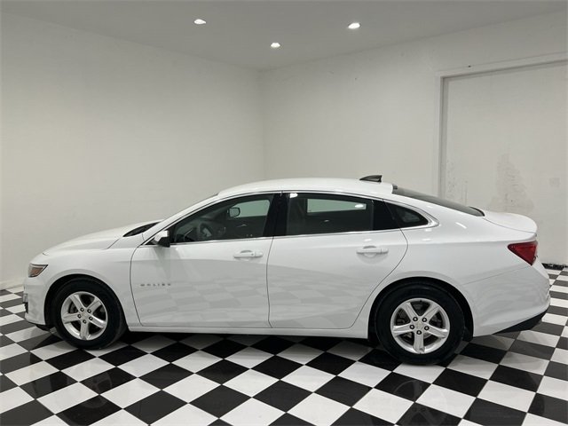2022 Chevrolet Malibu LS photo 2