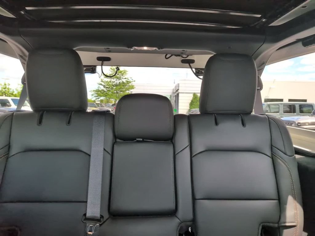 New 2026 Black Clear-Coat Exterior Paint Jeep Sahara image 25