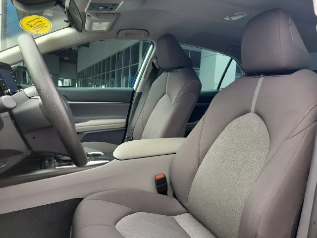 Used 2023 White Toyota LE image 19