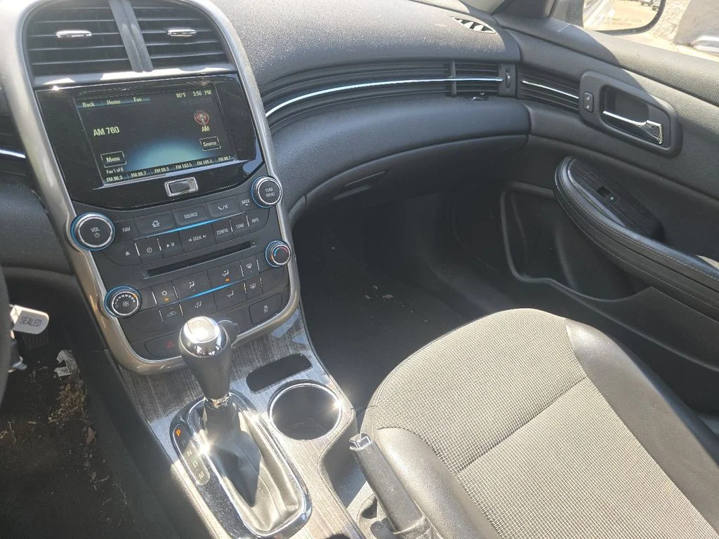 Used 2015 White Chevrolet LT image 25