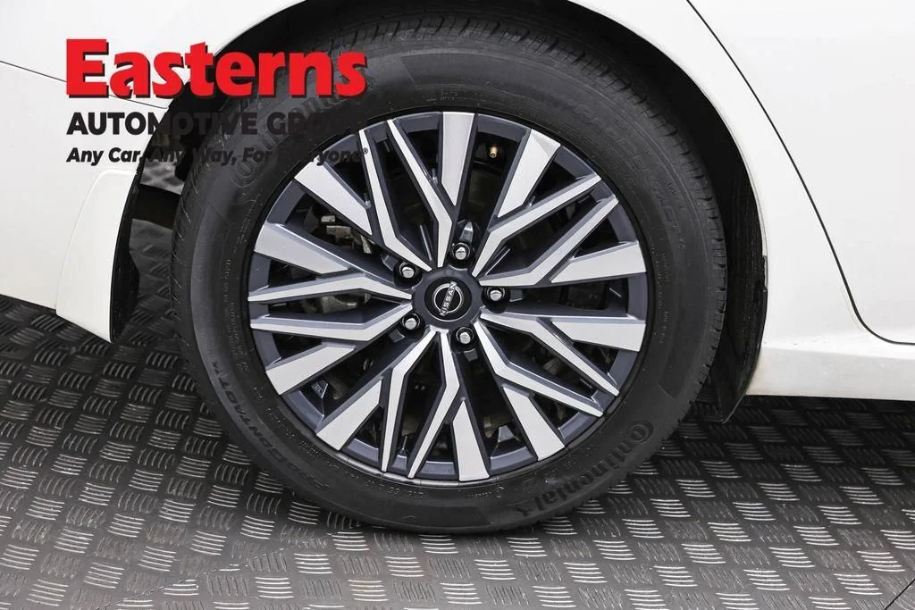 Used 2024 White Nissan 2.5 SV image 32