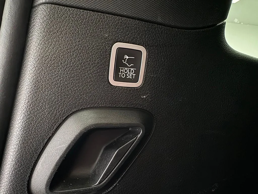 Used 2023 Bright White Clearcoat Jeep Base image 10