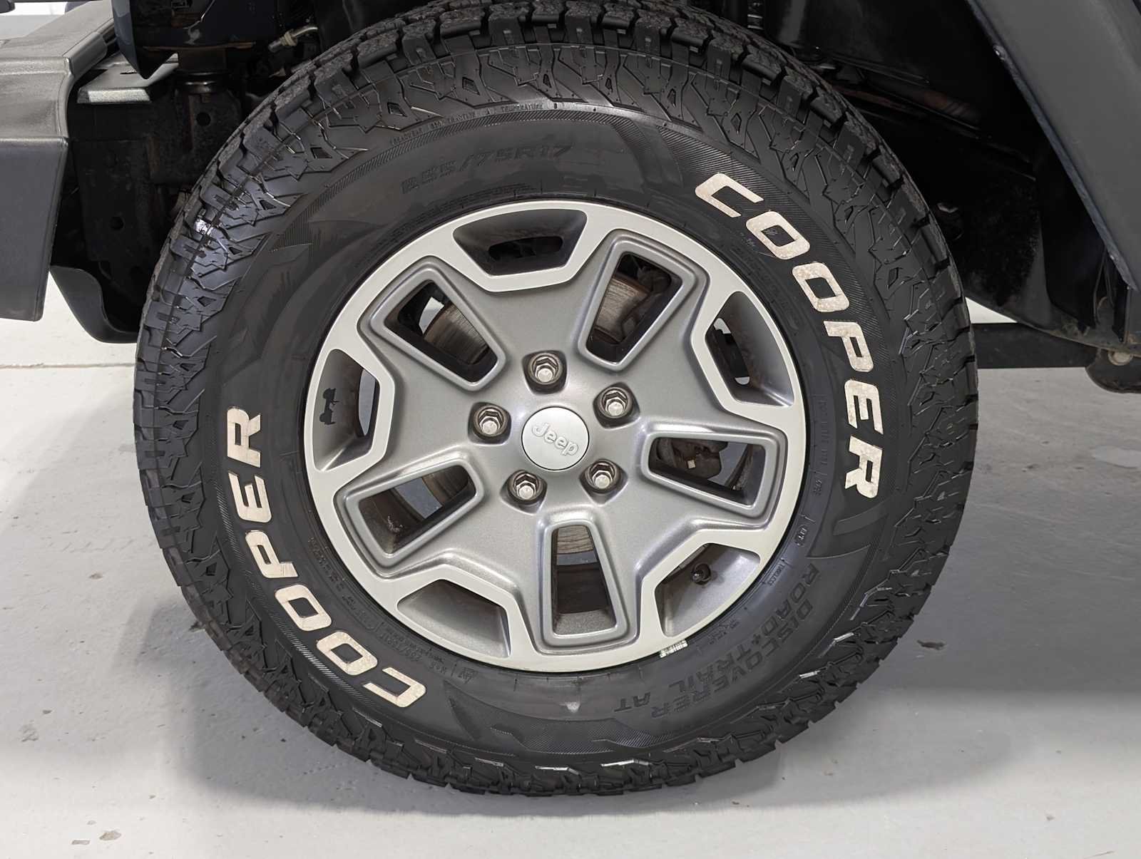 Used 2017 Rhino Clearcoat Jeep Rubicon image 3