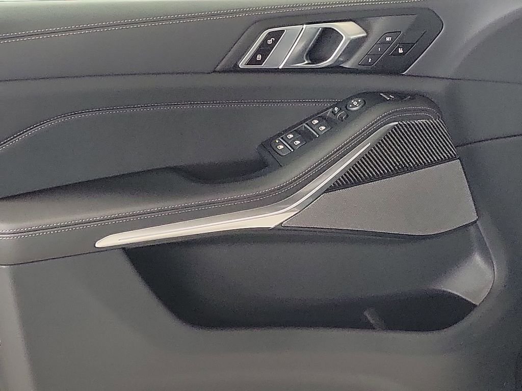 New 2026 Dravit Grey Metallic BMW M60i image 14