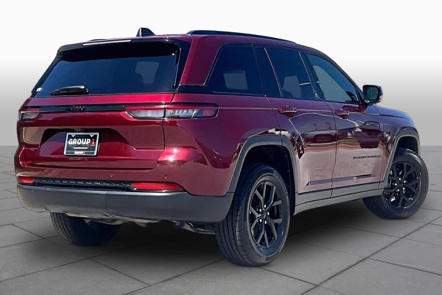 Used 2024 Velvet Red Pearlcoat Jeep Altitude image 13
