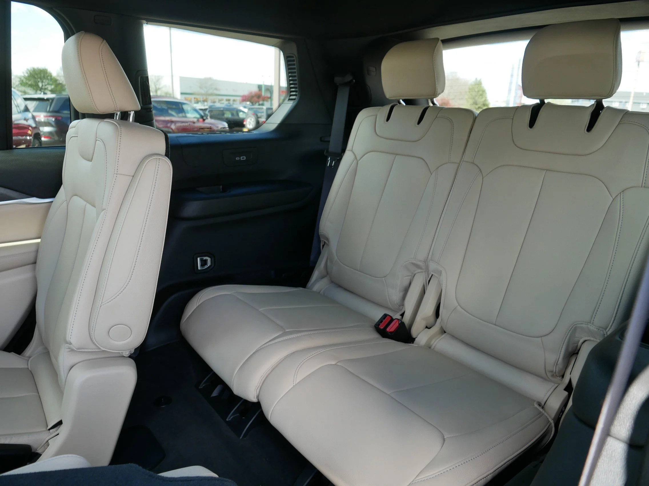 Used 2024 Silver Zynith Jeep Limited image 36