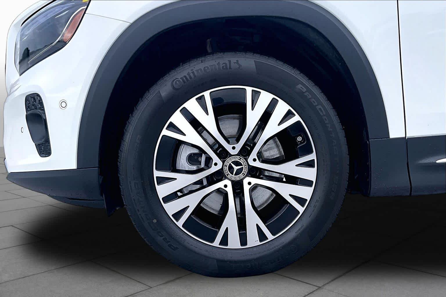 Certified Used 2025 Polar White Mercedes-Benz GLB 250 image 11