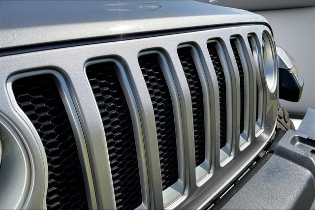 Used 2020 Silver Jeep Unlimited Sahara image 34