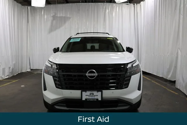 New 2026 Everest White Pearl TriCoat Nissan Platinum image 9