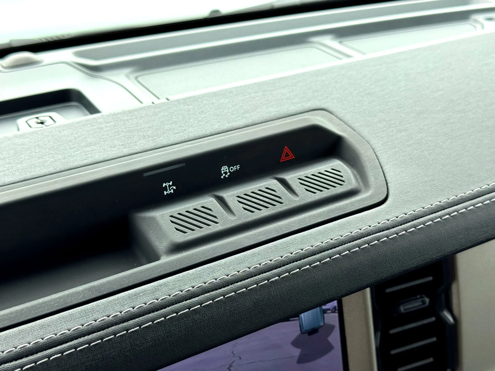 Used 2025  Ford Outer Banks image 32