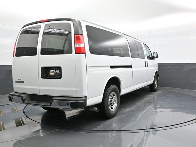 2024 Chevrolet Express Passenger LT - Photo 6