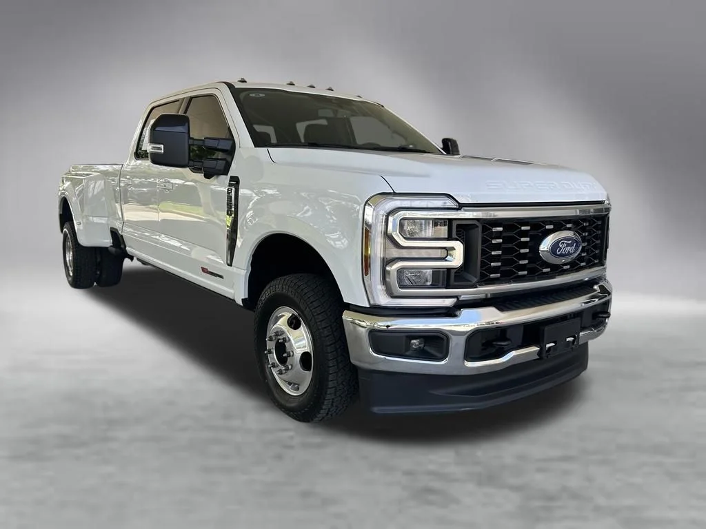 Used 2025 White Ford XL image 1