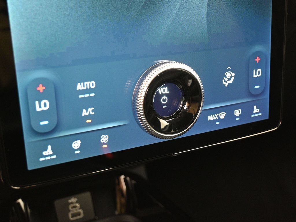 Used 2025 Blue Ford Select image 16