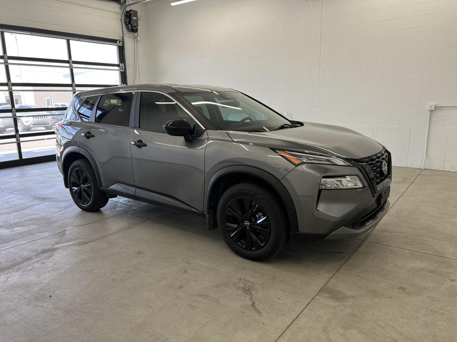 Used 2023 Gun Metallic Nissan SV image 5