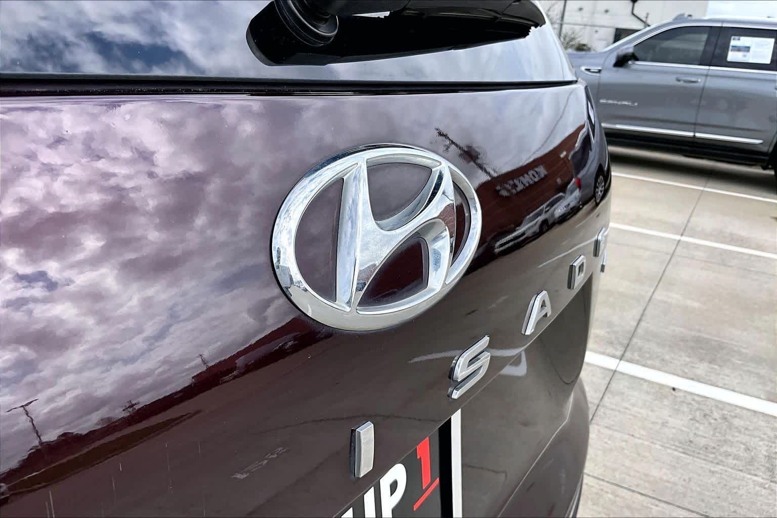 Used 2021 Sierra Burgundy Hyundai Limited image 16