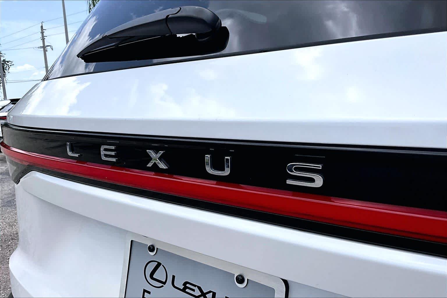 Used 2024 Wind Chill Pearl Lexus Luxury image 31