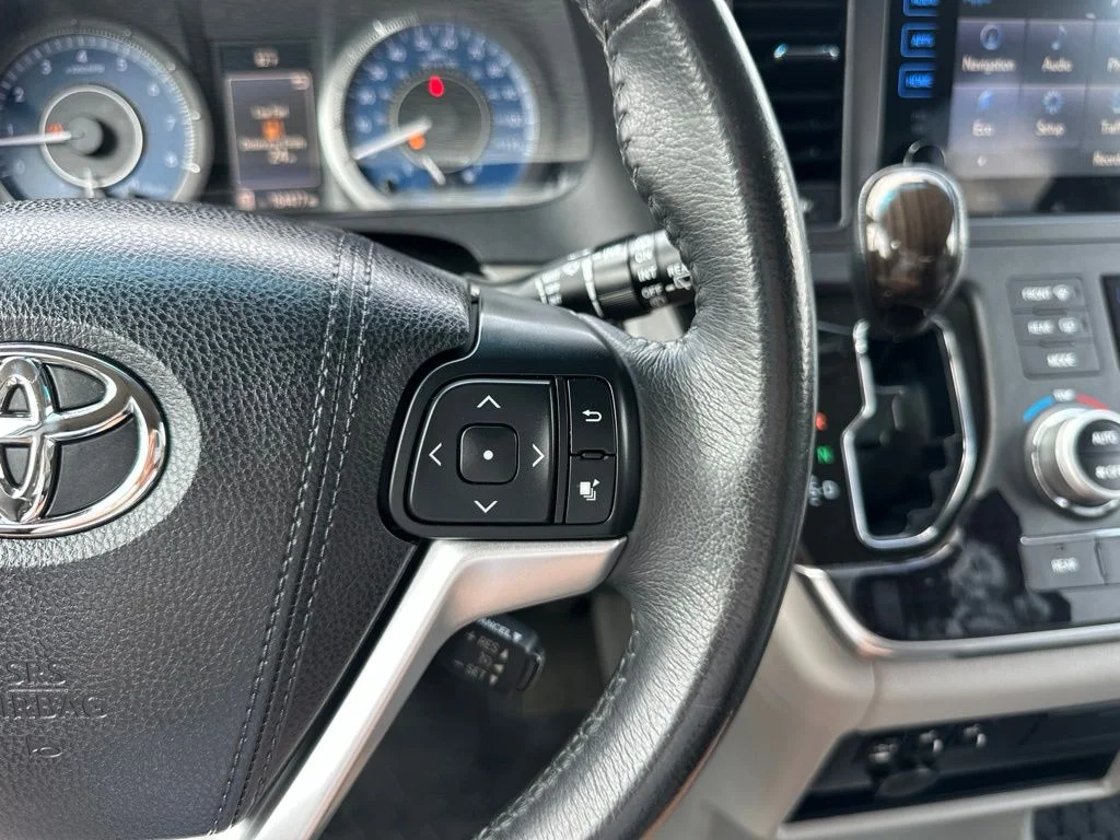 Used 2017 White Toyota XLE image 46
