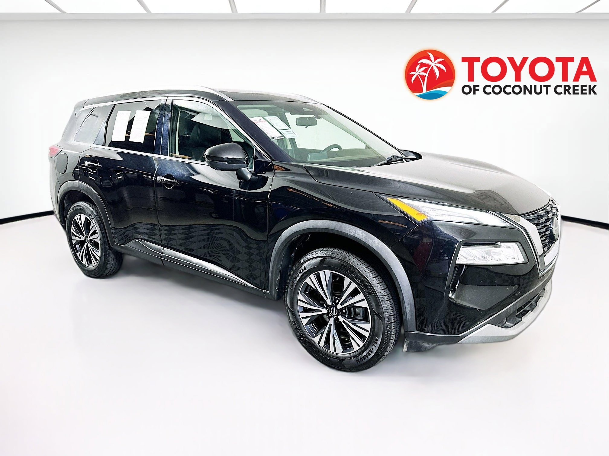 2021 Nissan Rogue thumbnail 3