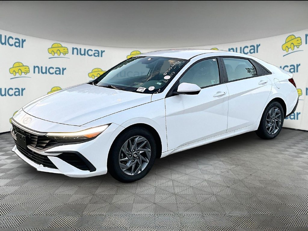 Used 2024 White Hyundai SEL image 3