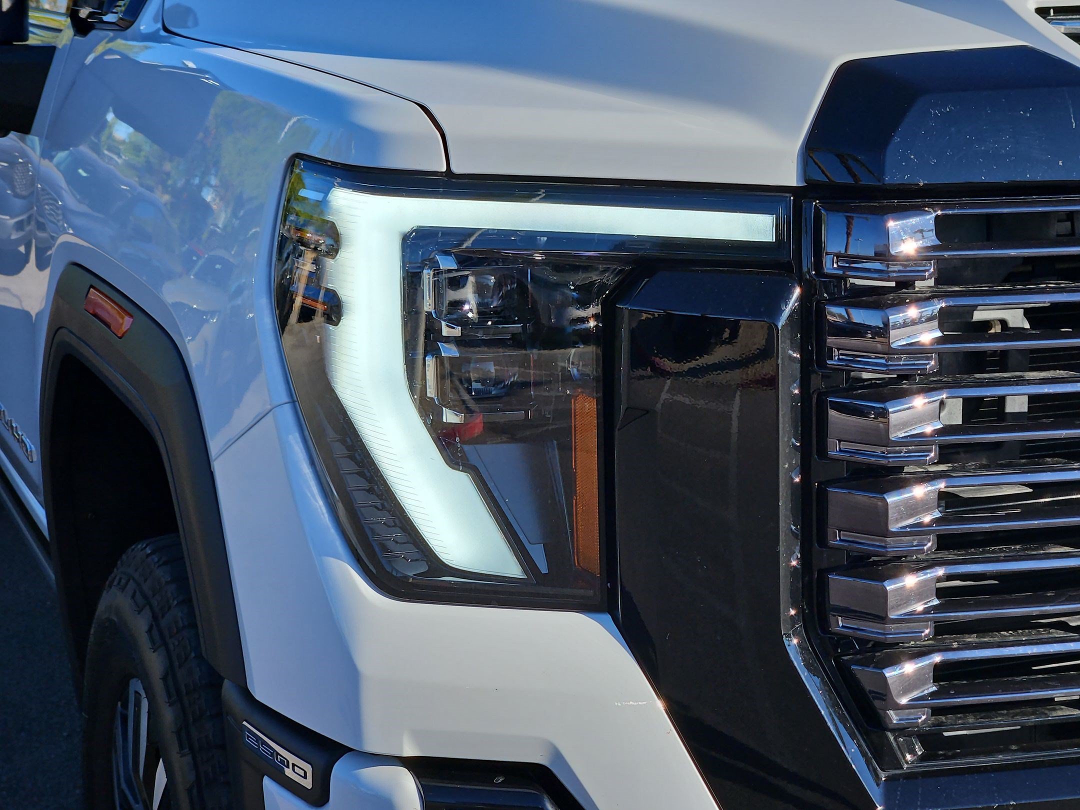 Used 2025 Summit White GMC Denali Ultimate image 11