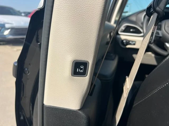 Used 2023 Black Chrysler Touring L image 19