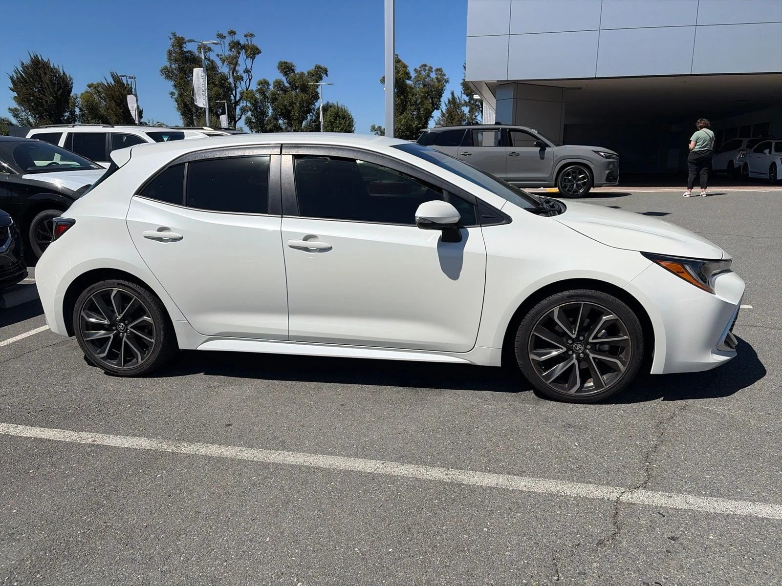 Used 2019 Super White Toyota XSE image 4