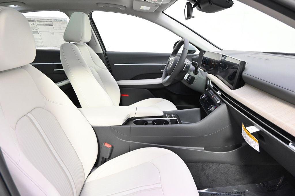 New 2026 Silver Hyundai SEL image 16