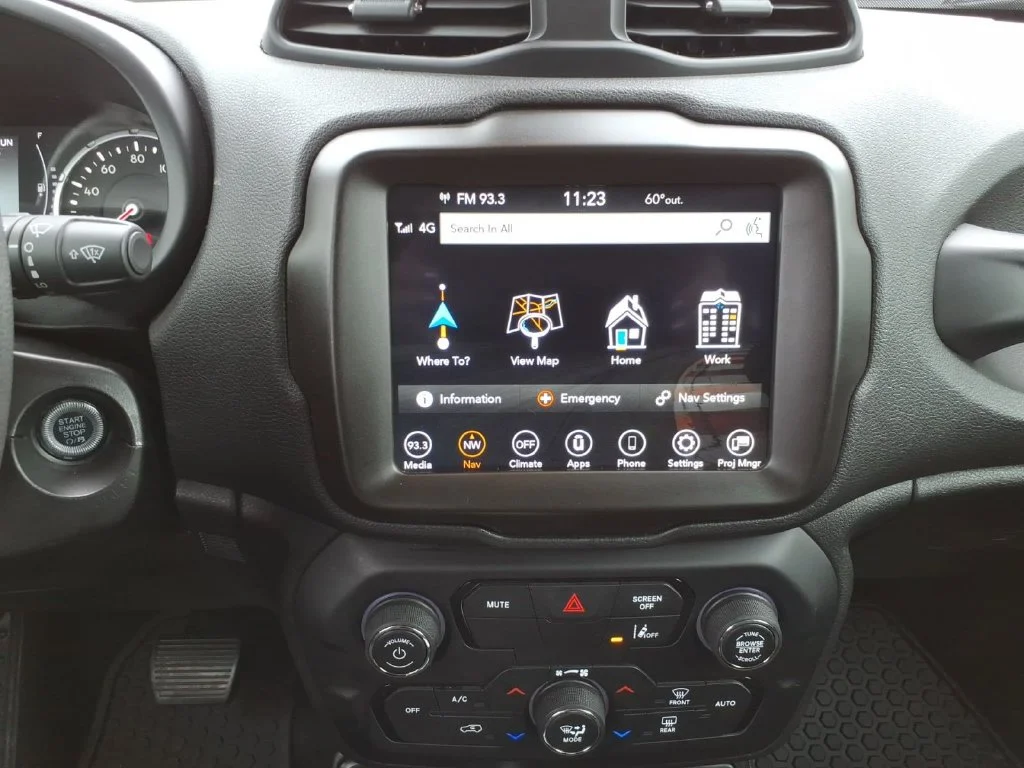 Used 2023 White Jeep Latitude image 16