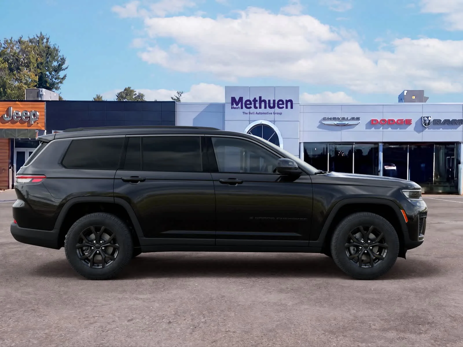 New 2026 Diamond Black Crystal Pearlcoat Jeep Laredo Altitude image 21