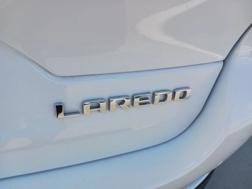 Used 2023 White Jeep Laredo image 29