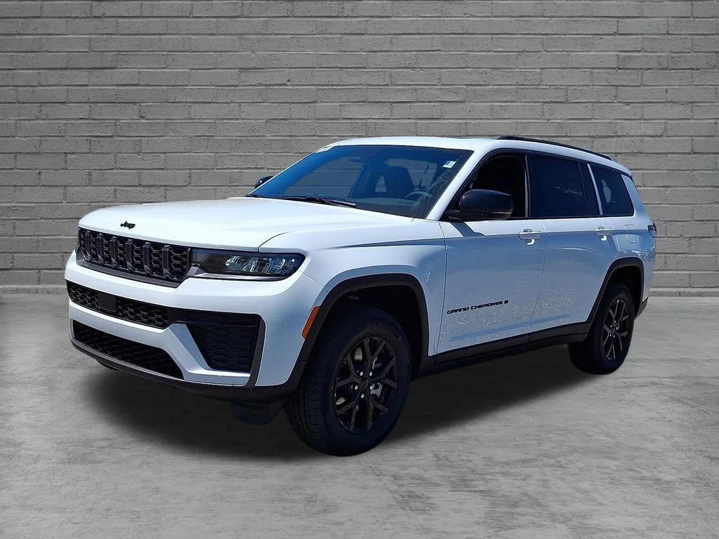 New 2026 Bright White Clearcoat Jeep Laredo Altitude image 4