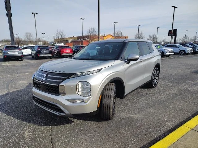 New 2026 Gray Mitsubishi SE image 3