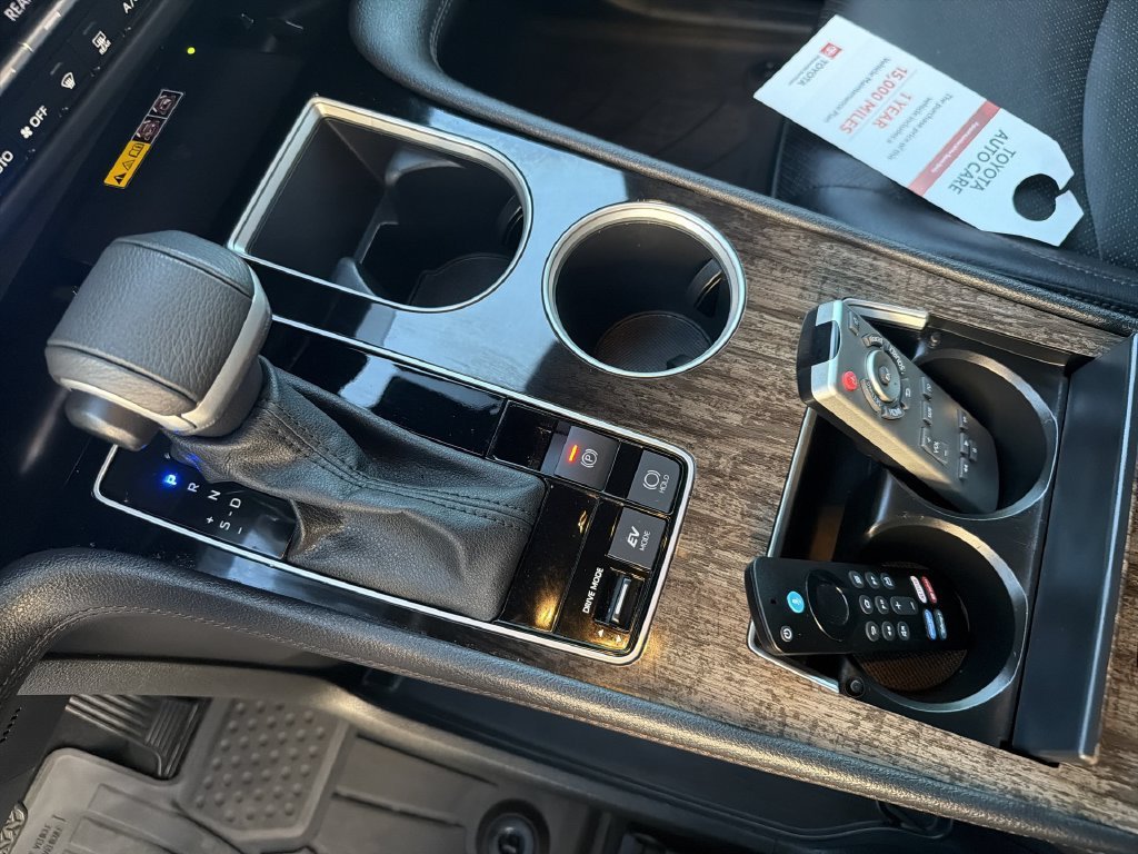 2025 Toyota Sienna Platinum - Photo 24