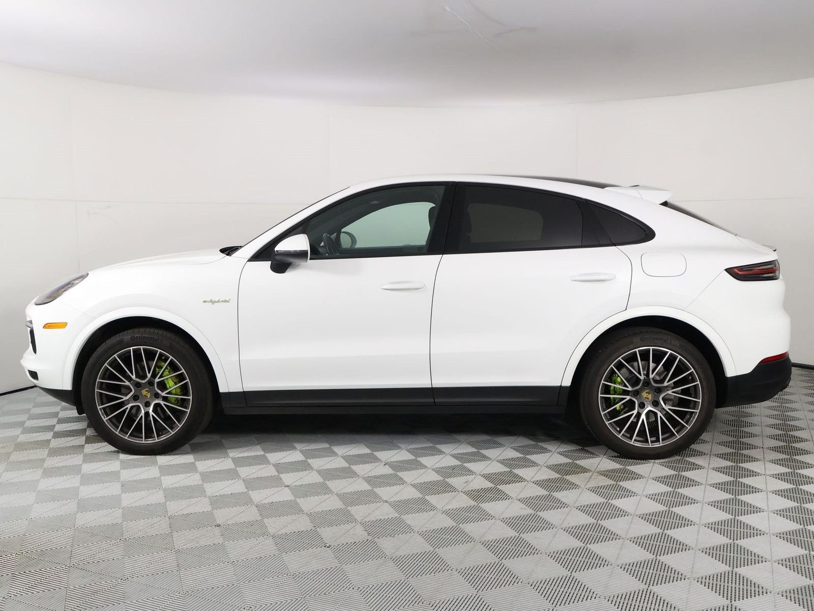 Certified Used 2022 White Porsche  image 2