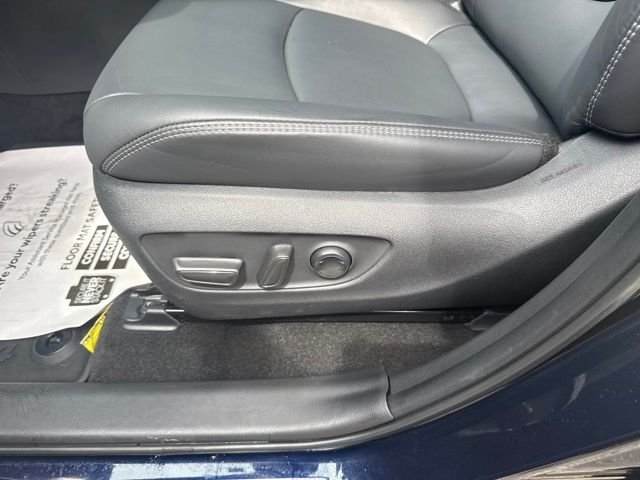 Used 2023  Toyota XLE Premium image 27