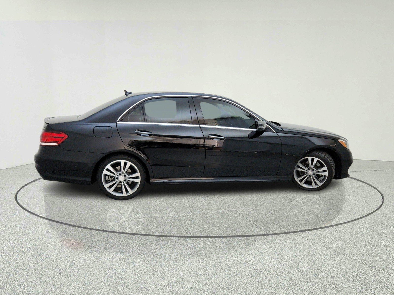 Used 2014 Black Mercedes-Benz E 350 Sport image 7