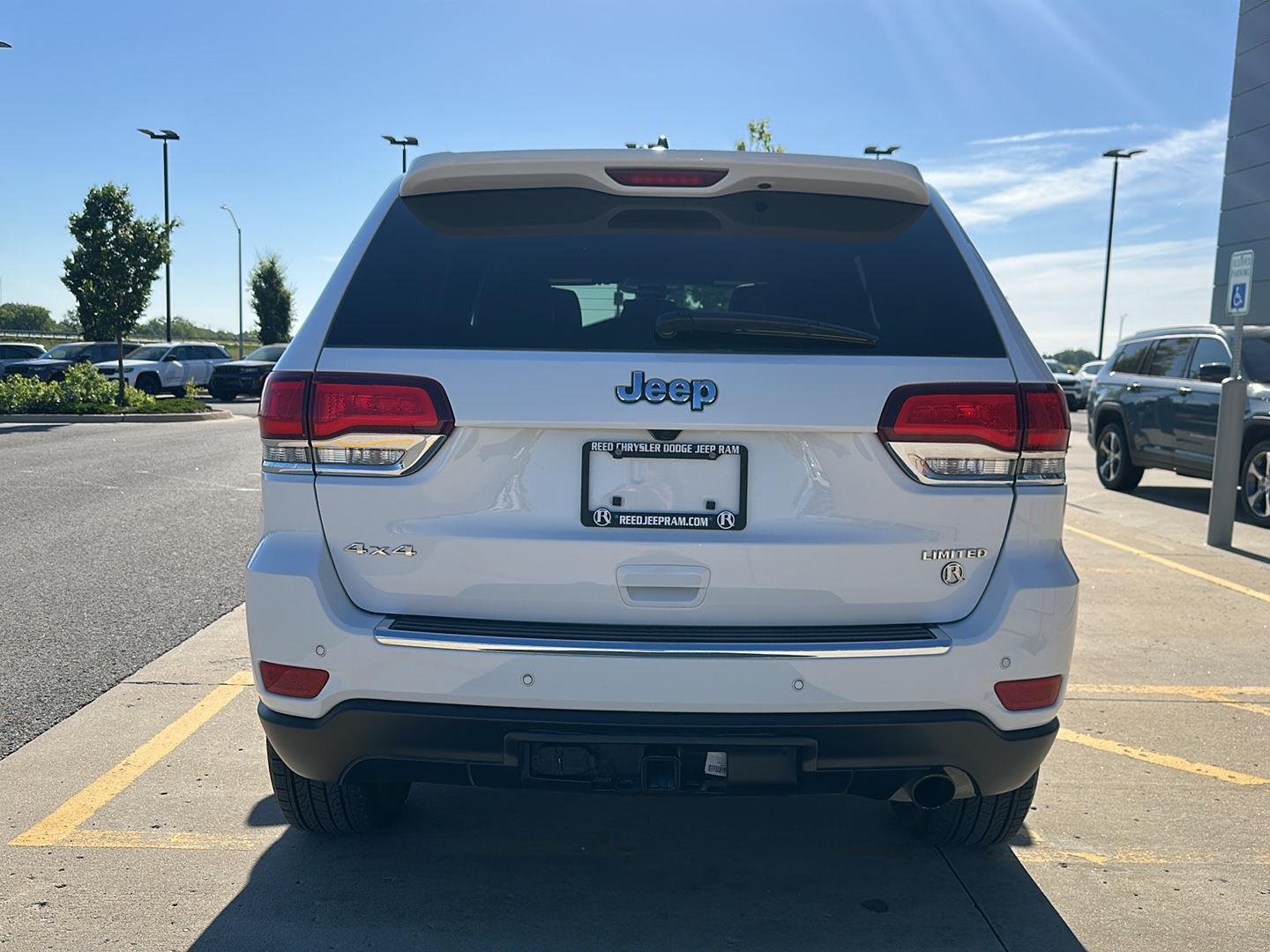 Used 2022 Bright White Clearcoat Jeep Limited image 3