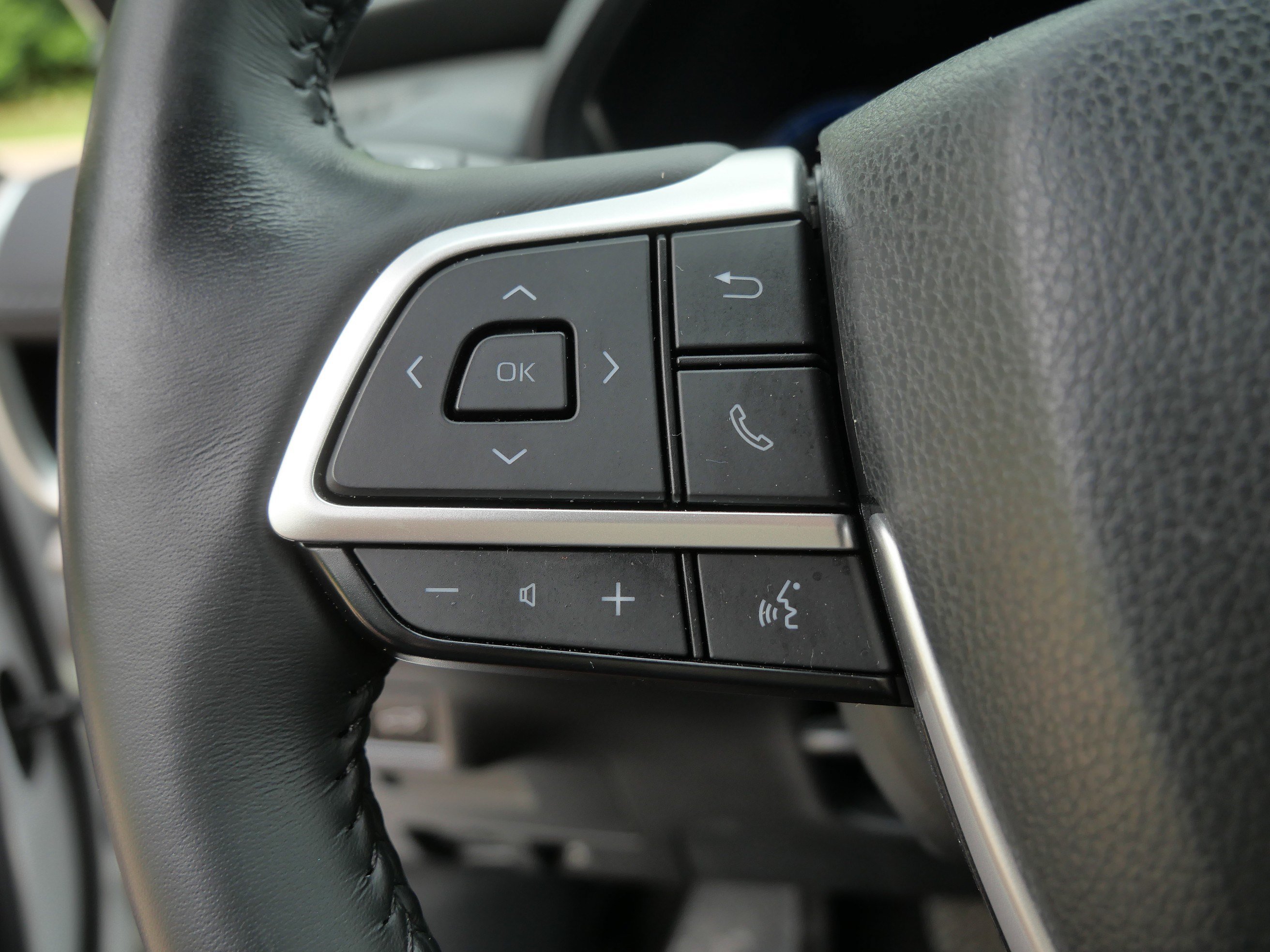 Certified Used 2024 Wind Chill Pearl Toyota Limited image 28
