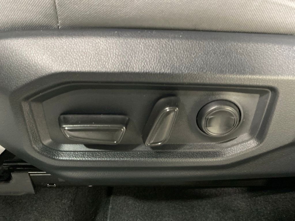 Used 2025 White Toyota SR5 image 18