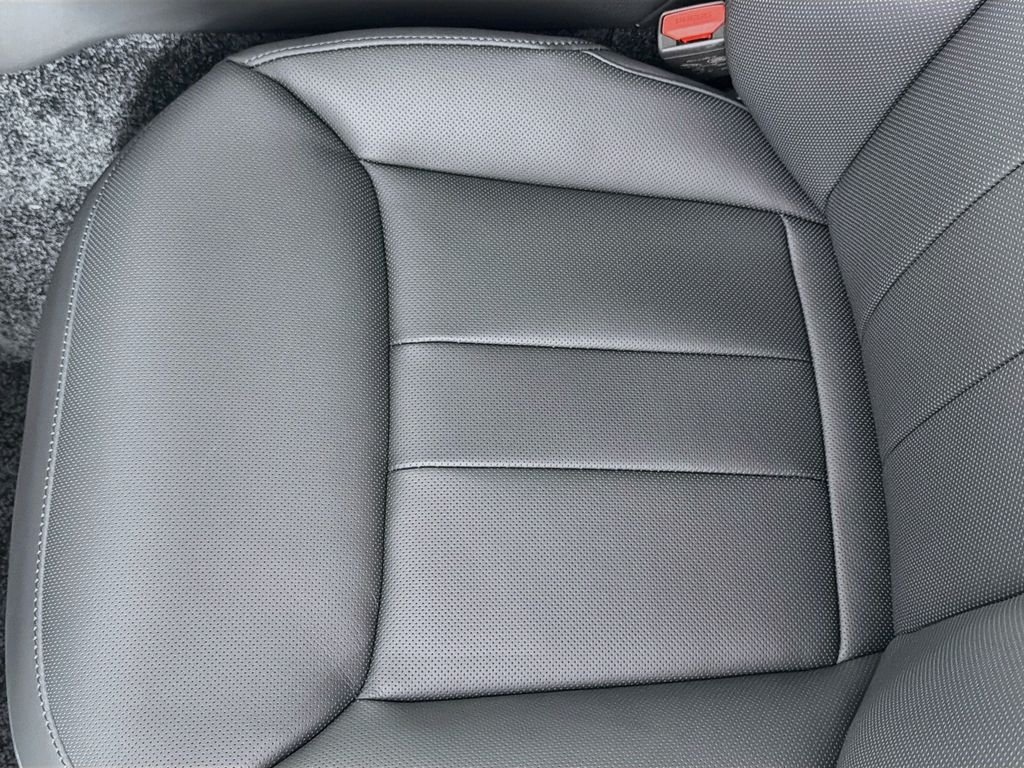 New 2026 Fuji White Land Rover SE image 20