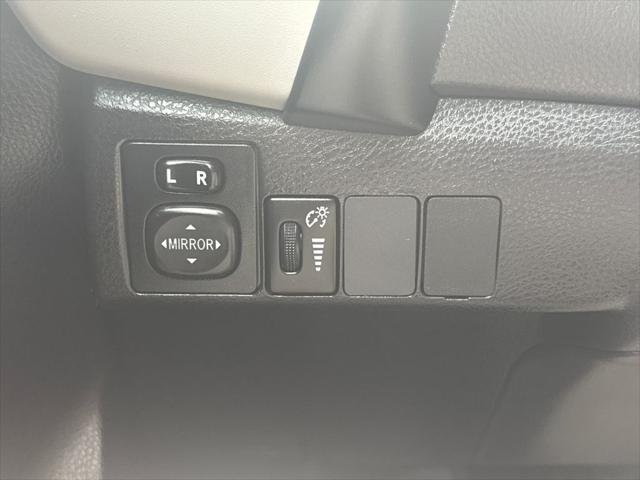 2017 Toyota Corolla LE - Photo 31