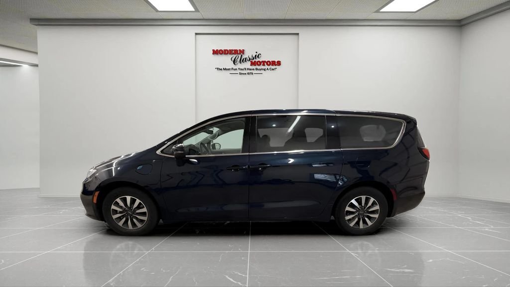Used 2023 Blue Chrysler Touring L image 4